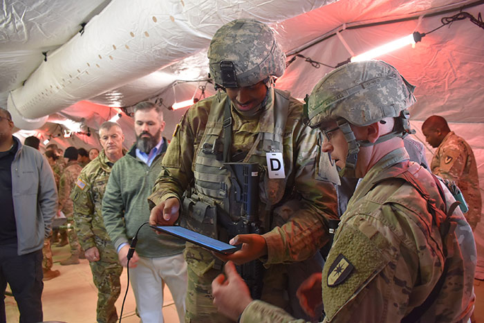 Soldiers use MEDHUB Android tablet